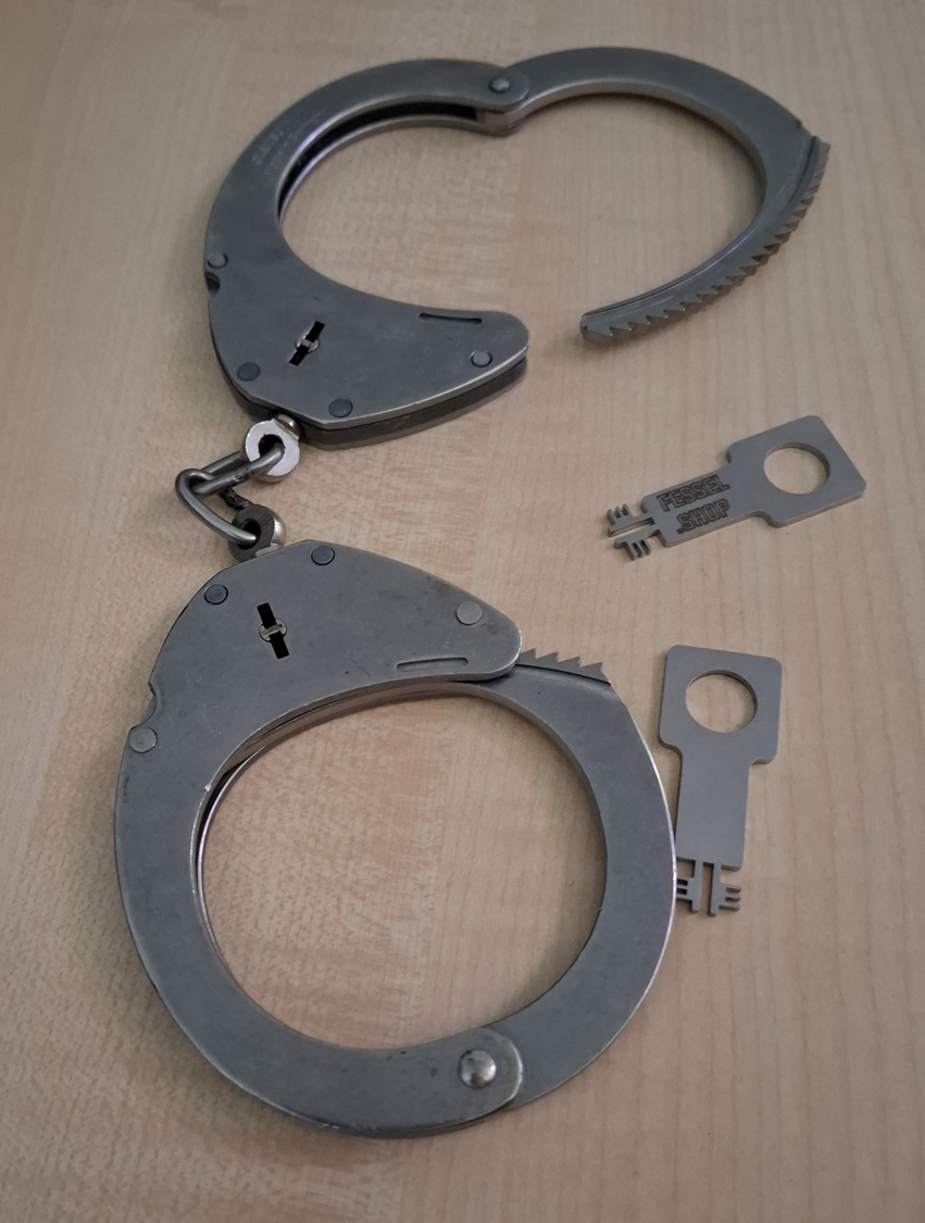 Clejuso 9 Handschelle gebraucht